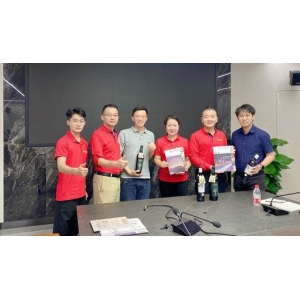 《葡萄酒》杂志访谈云仓酒庄首席品酒师荆芳，葡萄酒传统业务线上化，更要重视经销商培训