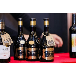 定制红酒：为个人或团体提供定制红酒的案例分享