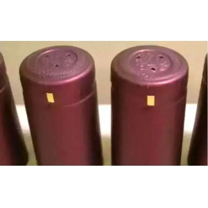 小孔大作用：葡萄酒酒帽小孔功能解析