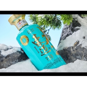 酱香白酒为何少见透明玻璃瓶包装？
