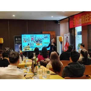 云仓酒庄厦门公司品酒师第二场培训，年度整体培训步入第十场