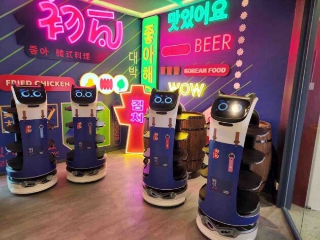 台湾最大餐饮集团“王品”导入普渡机器人，丰富客户用餐体验！